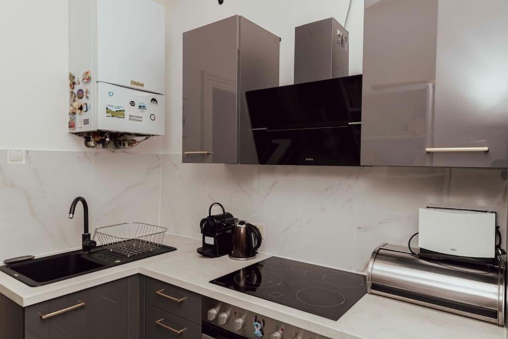 Apartment Modern Stylish Comfortable 2 Bedroom Wien